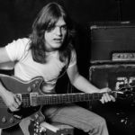 AC/DC ritim gitaristi Malcolm Young vefat etti