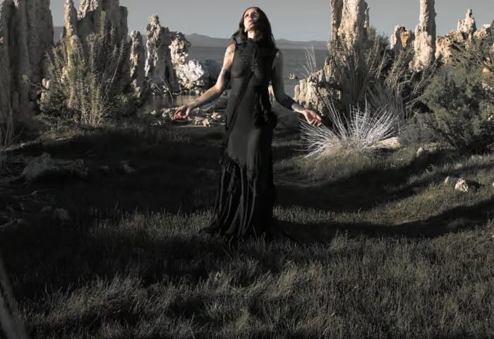 Chelsea Wolfe’un The Dark albüm kapağı