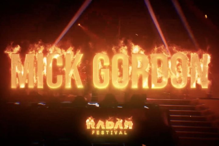 RADAR Festival'in Mick Gordon 2027 duyurusundan, alev efektleri içindeki Mick Gordon yazısını gösteren resmi video karesi.