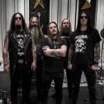 Dark Funeral'ın beş üyesi bir kayıt stüdyosunda birlikte poz veriyor